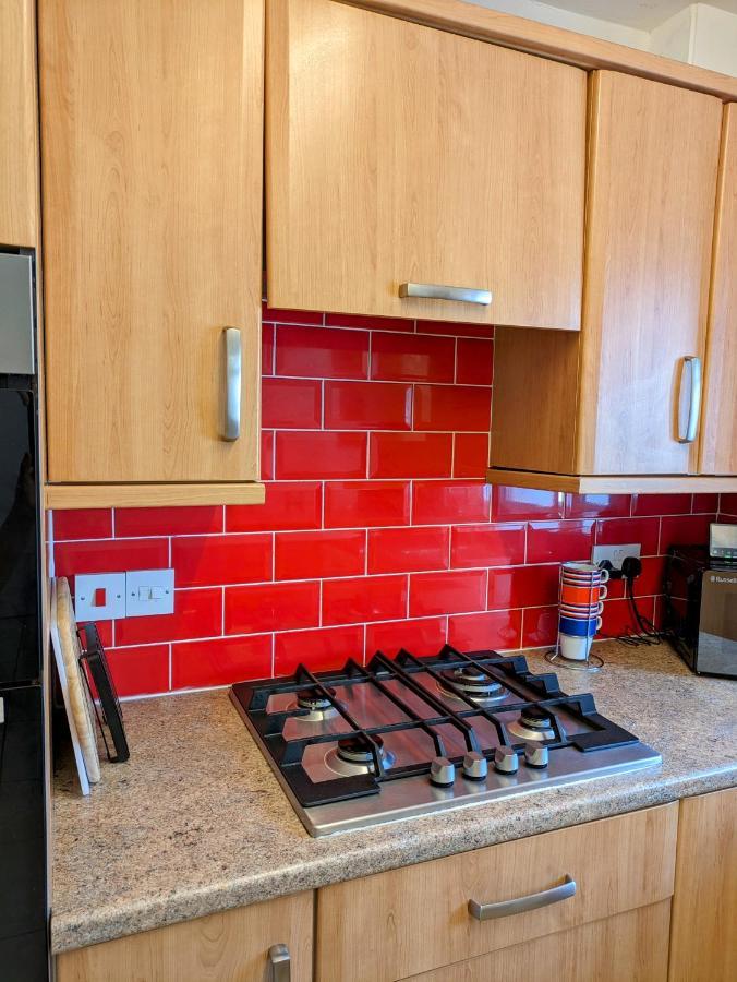 Spacious 3 Bed House, Sleeps 6, Free Parking - 14 Millers Close Leominster Εξωτερικό φωτογραφία