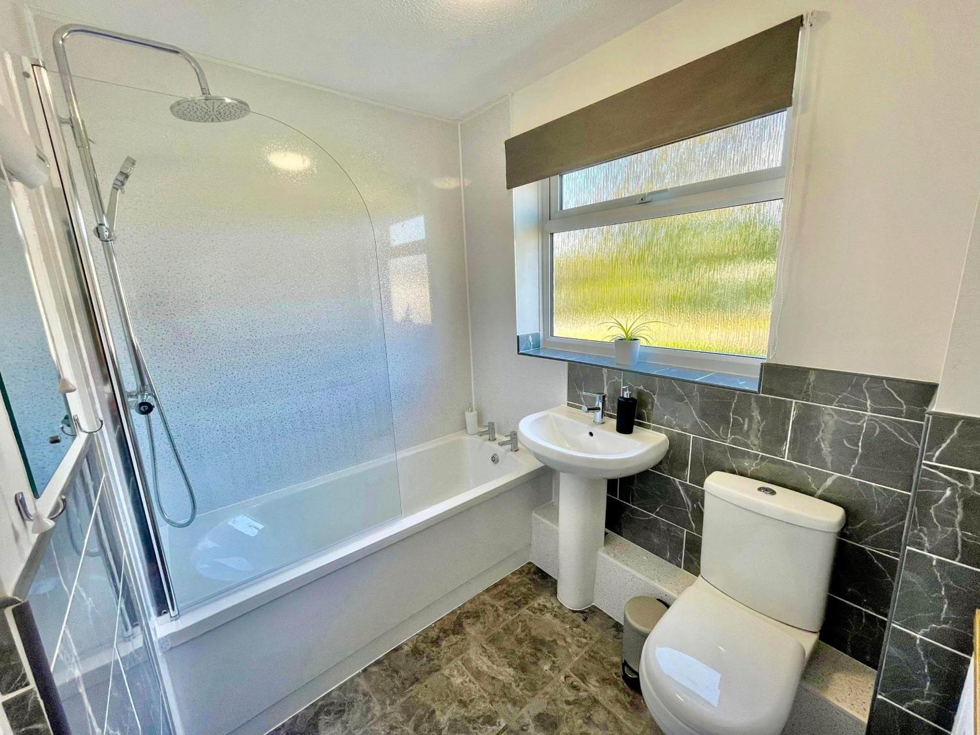 Spacious 3 Bed House, Sleeps 6, Free Parking - 14 Millers Close Leominster Εξωτερικό φωτογραφία