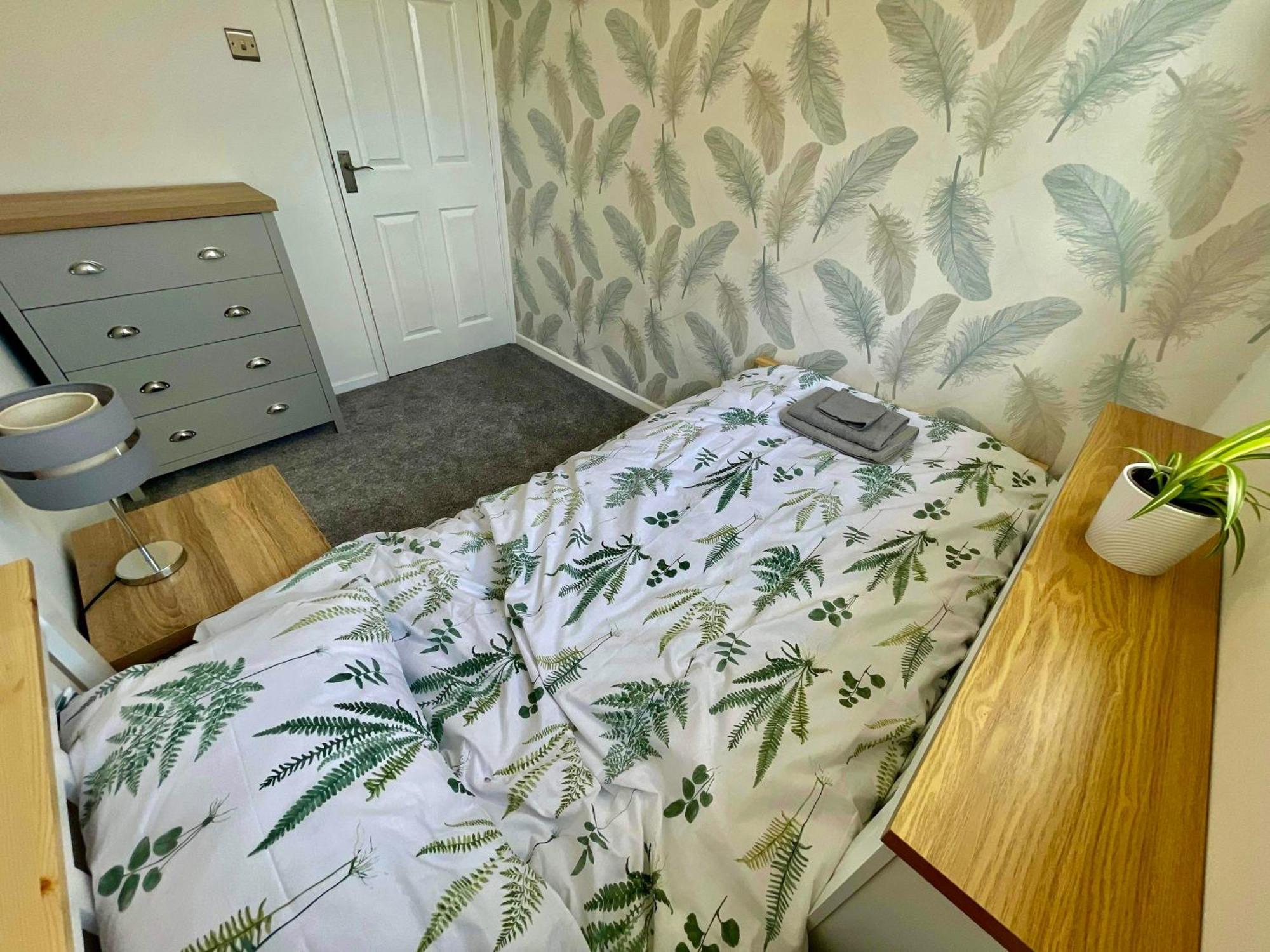 Spacious 3 Bed House, Sleeps 6, Free Parking - 14 Millers Close Leominster Εξωτερικό φωτογραφία