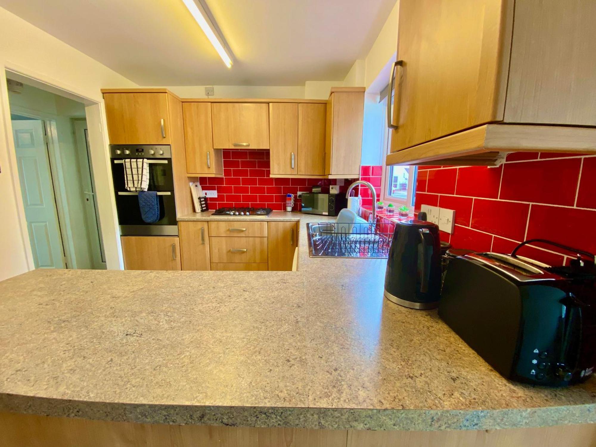 Spacious 3 Bed House, Sleeps 6, Free Parking - 14 Millers Close Leominster Εξωτερικό φωτογραφία